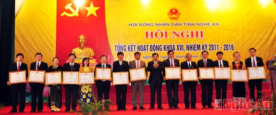 Đồng chí Nguyễn Xuân Đường - Phó Bí thư Tỉnh ủy, Chủ tịch UBND tỉnh nhấn mạnh một số nội dung phối hợp trọng tâm