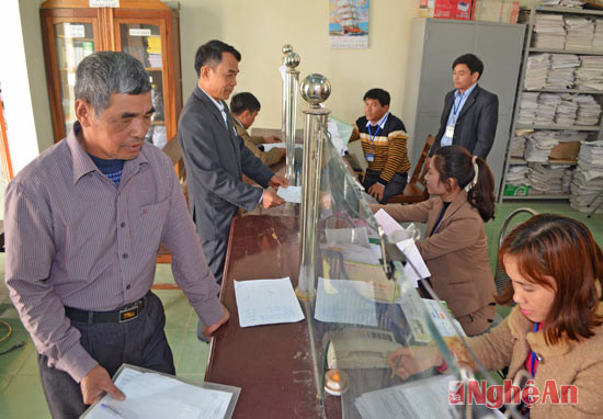 Trung tâm giao dịch một cửa xã Yên Sơn tạo thuận lợi cho người dân trong giao dịch