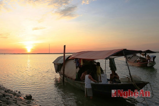 Bình minh trên xóm chài