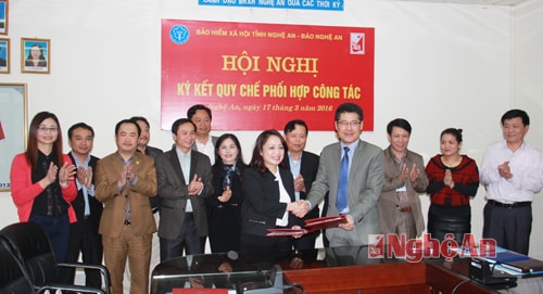 Bảo hiểm xã hội Nghệ An - Báo Nghệ An ký kết phối hợp đẩy mạnh công tác tuyên truyền trên các ấn phẩm của Báo Nghệ An.