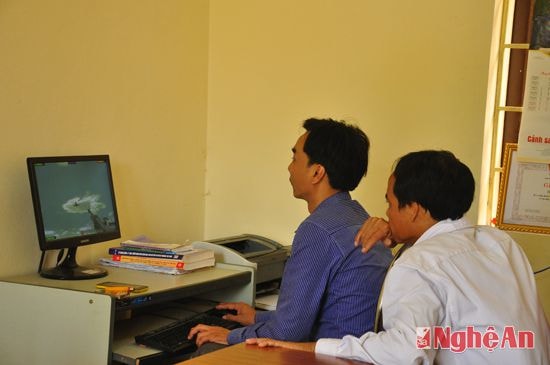 2 cán bộ, công chức xã Nam Hưng (Nam Đàn) bị đoàn kiểm tra, giám sát tỉnh phát hiện đang chơi game trong giờ hành chính vào ngày.