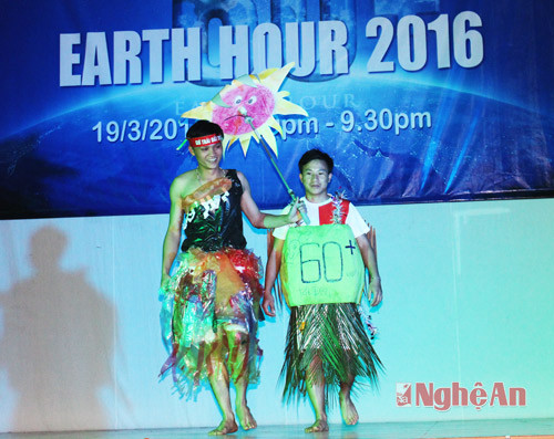 Những trang phục thể hiện sự sáng tạo của sinh viên, với thông điệp muốn gửi gắm là mọi người hãy chung tay bảo vệ môi trường 