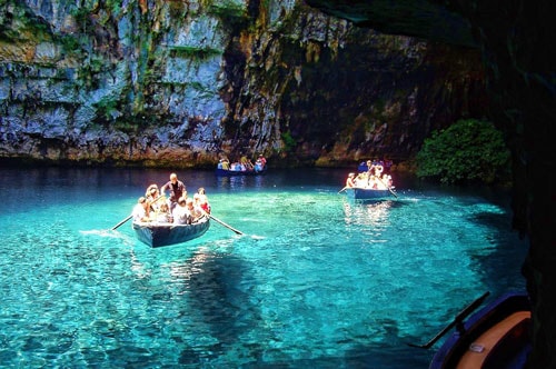 1. Hồ Melissani Cave (Hy Lạp).