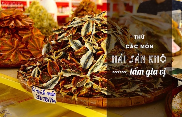 Bạn muốn “lai rai” rượu sim cùng bè bạn và người thân? Hải sản khô tẩm gia vị như cá trích mặn hay cá trích ngọt sẽ tạo thành “bộ đôi” hoàn hảo, cho bạn thưởng thức trọn vẹn hương bị biển cả mặn mòi.