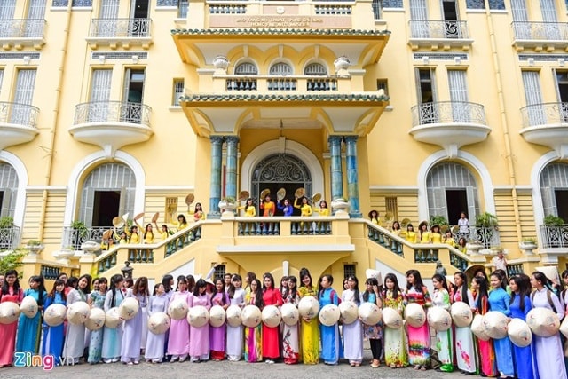 Hành trình diễn ra từ lúc 6h đến 10h với điểm xuất phát tại Nhà Văn hóa Sinh viên. Sau đó đoàn đi qua Bưu điện, Quảng trường Công xã Pari, Đường sách, Nhà hát Thành phố và Bảo tàng Mỹ thuật Thành phố.