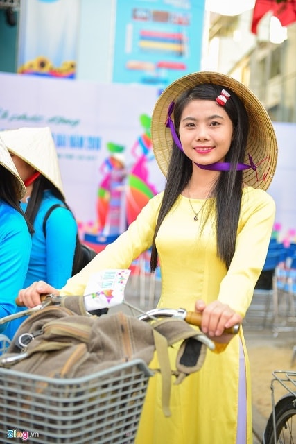 Nhà thiết kế Sỹ Hoàng từng cho biết, anh mong mỏi áo dài có thể đi vào đời sống người Việt. Hoạt động Hành trình xe đạp Thành phố phần nào khuyến khích người dân đến gần hơn với trang phục truyền thống.