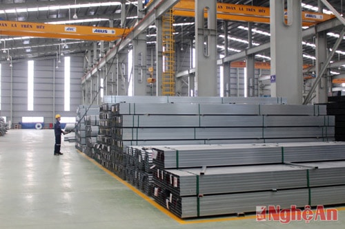 Sản xuất thép tại Công ty TNHH MTV Hoa Sen - Nam Cấm, tại KCN Nam Cấm, huyện Nghi Lộc