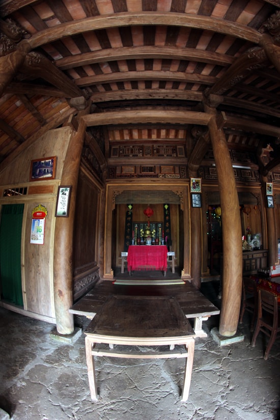 Đến nay, căn nhà còn lưu giữ nhiều đồ đạc từ đời cụ cố ông Hoan. Năm 2014, ngôi nhà được Nhà nước trùng tu, thay thế một số thanh gỗ nhỏ bị mục. Ông Hoan luôn xem ngôi nhà như bảo vật, để bảo vệ khỏi hư hại, nhiều khi mưa gió, sợ bị dột, ông Hoan lại phải hì hục che chắn từng vị trí có thể thấm nước.