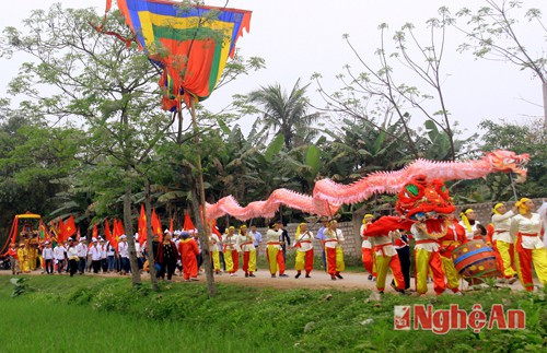 Lễ rước vua và công chúa từ Đình Long Ái về Đền Cuông.