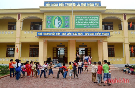 Công trình trường tiểu học Hòa Sơn gồm 16 phòng học cao tầng được đầu tư xây dựng trên 8 tỷ đồng từ vốn tài trợ của Ngân hàng TMCP Bắc Á