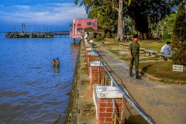 Một công viên cạnh bờ sông Mekong ở phía đông nam Mỹ Tho.