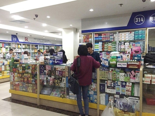 Bạn nên mua khẩu trang tại các nhà thuốc và tạp hóa lớn.