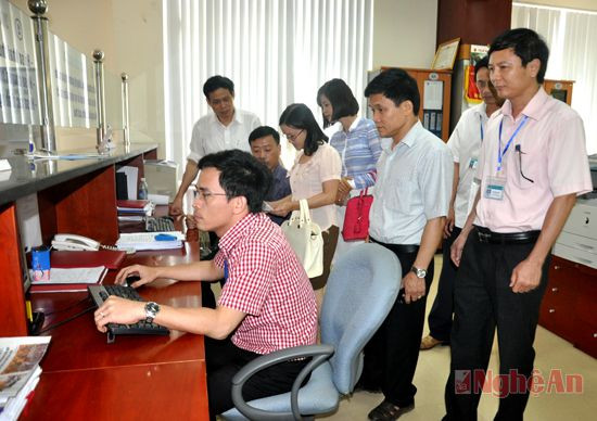 HĐND tỉnh giám sát kết quả thực hiện CCHC tại Cục Thuế Nghệ An.Ảnh: Thanh Lê
