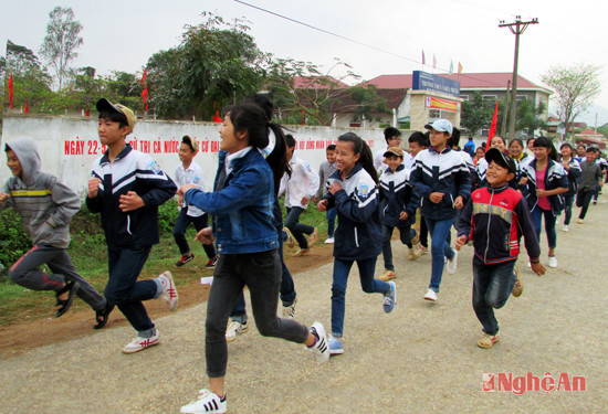 Các VĐV tham gia Ngày chạy Olympic vì sức khỏe toàn dân