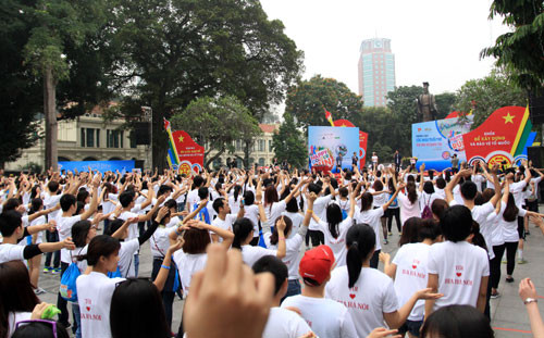 Đông đảo thanh niên tham dự chương trình Đường chạy 