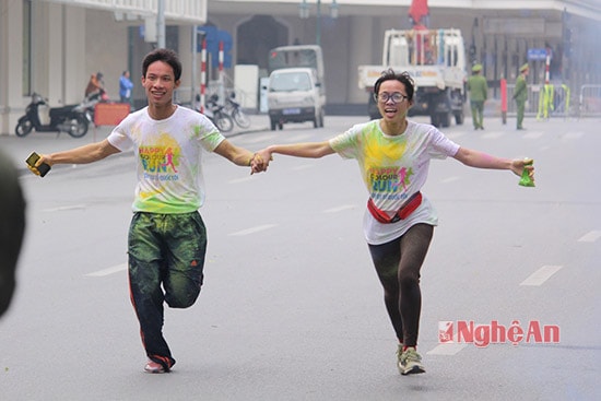 Đường chạy “Sắc màu tuổi trẻ - Tôi yêu Tổ quốc tôi” – Happy colour run 2016 được tiếp nối Giải Việt dã Hạ Long – Vì tình yêu biển đảo 2014 và trong chuỗi sự kiện do Ban Bí thư T.Ư Đoàn chỉ đạo tổ chức. A6.