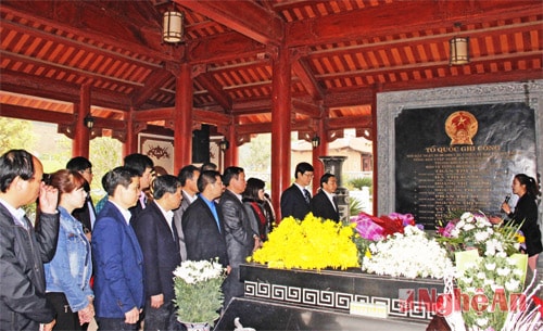 Các đồng chí xúc động