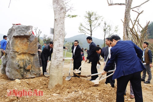 Dịp này, đoàn công tác tỉnh Ninh Bình