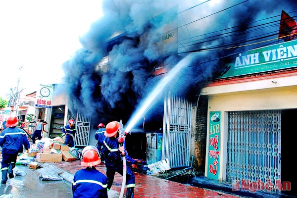  Chữa cháy ở Thị trấn Cầu Giát (Quỳnh Lưu)