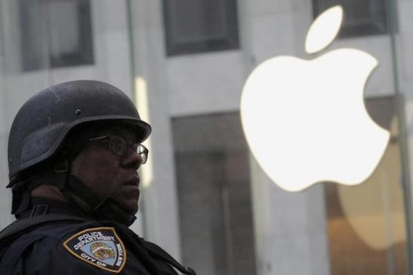 Đại gia công nghệ Apple đang trở thành tâm điểm nhắm đến của giới chức an ninh Mỹ trong nỗ lực kiểm soát an ninh và chống khủng bố. (nguồn: Reuters) 