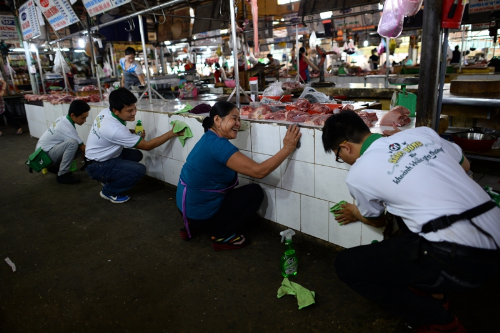 bo-anh-ve-nhung-khoang-khac-xuc-dong-cua-doi-thuong-8