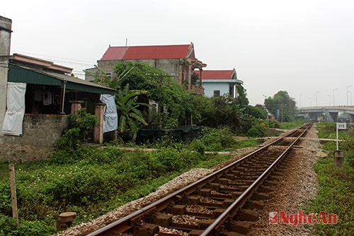 Còn có khá nhiều đường dân sinh chính là cổng của các hộ gia đình...