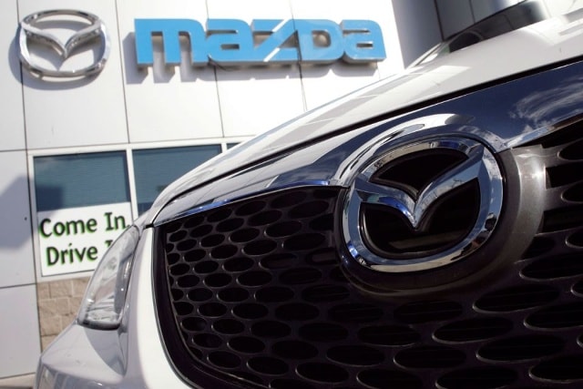 2. Mazda Mazda đã có cuộc bứt phá ngoạn mục lên vị trí thứ hai sau khi chuyển mình sang ngôn ngữ thiết kế KODO. Kiểu dáng quyến rũ, trẻ trung giúp Mazda thu hút người dùng ở mọi lứa tuổi. Số điểm Mazda nhận được là 76.