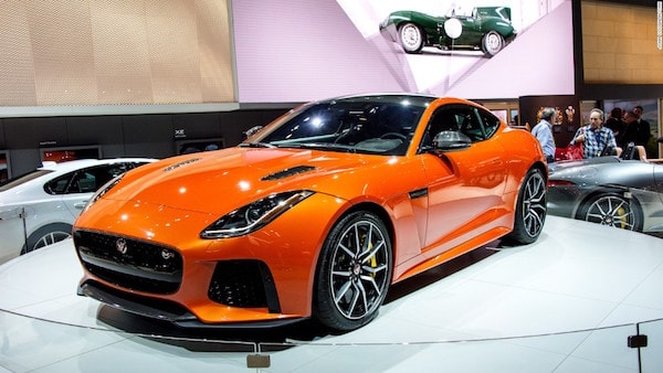 Chiếc Jaguar F-Type SVR - Đây là chiếc xe đầu tiên của Jaguar được thiết kế từ nhóm nghiên cứu đặc biệt Jaguar Land Rover. Tốc độ lớn nhất chiếc xe có thể đạt được là 200 dặm/giờ (tương đương 321 km/giờ), với động cơ V8 - 575 mã lực. Đây được coi là một trong những chiếc xe nhanh nhất thế giới.