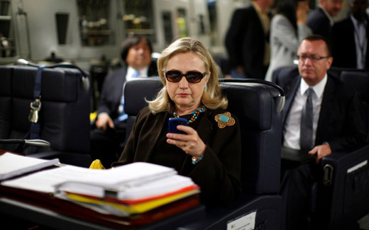 Bà Clinton vẫn chưa hết rắc rối vụ lộ email cá nhân. Ảnh: Reuters