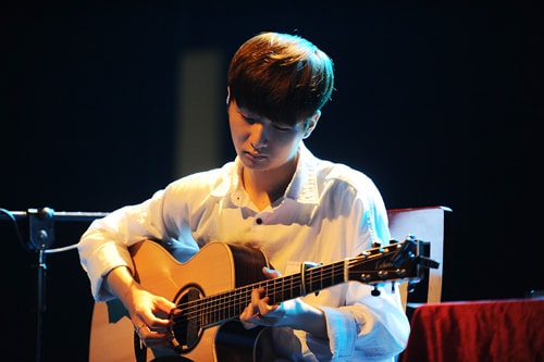 than-dong-guitar-sungha-jung-tai-ngo-khan-gia-viet