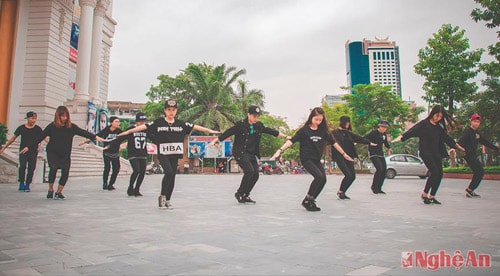 Sôi động vũ điệu đường phố.