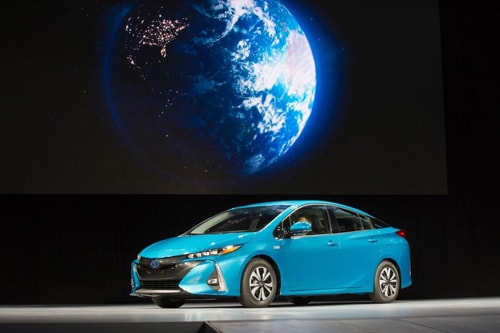 toyota-trinh-lang-prius-prime-the-he-moi