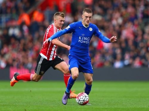 Tiền đạo Vardy liên tục khuấy đảo hàng phòng ngự của Southampton