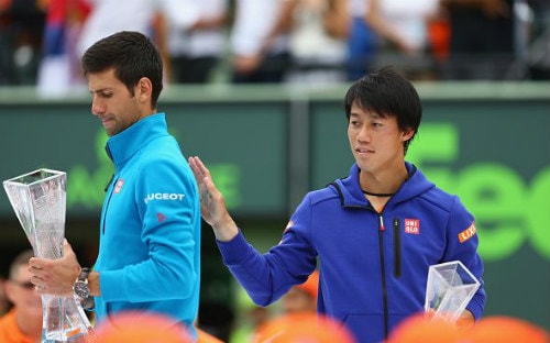 Nishikori chia vui với Nole trên bục nhận giải