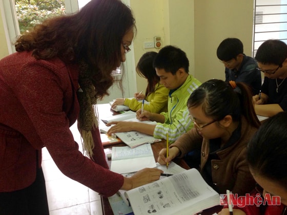 Một lớp học tiếng Hàn chuẩn bị cho XKLĐ tại Trung tâm dịch vụ việc làm Nghệ An.