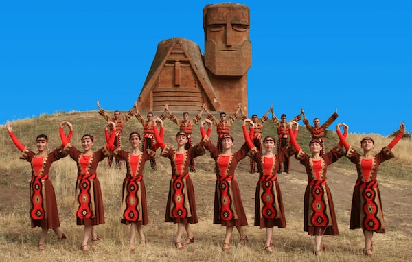 Văn hóa Armenia vừa có nét tương đồng vừa có nét độc đáo so với các láng giềng như Gruzia và Iran, cũng như các nước Địa Trung Hải như Hy Lạp và Cyprus. Ảnh: Internet.