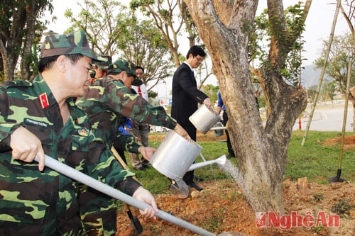 Dịp này, đoàn cán bộ, giảng viên, học viên khóa 59 Học viện Quốc phòng
