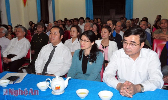 Các ứng cử viên tại hội nghị lấy phiếu tín nhiệm