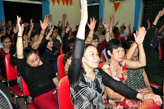 100% cử tri biểu quyết đồng tình giới thiệu những người ứng cử vào cơ quan Quốc hội và HĐND các cấp