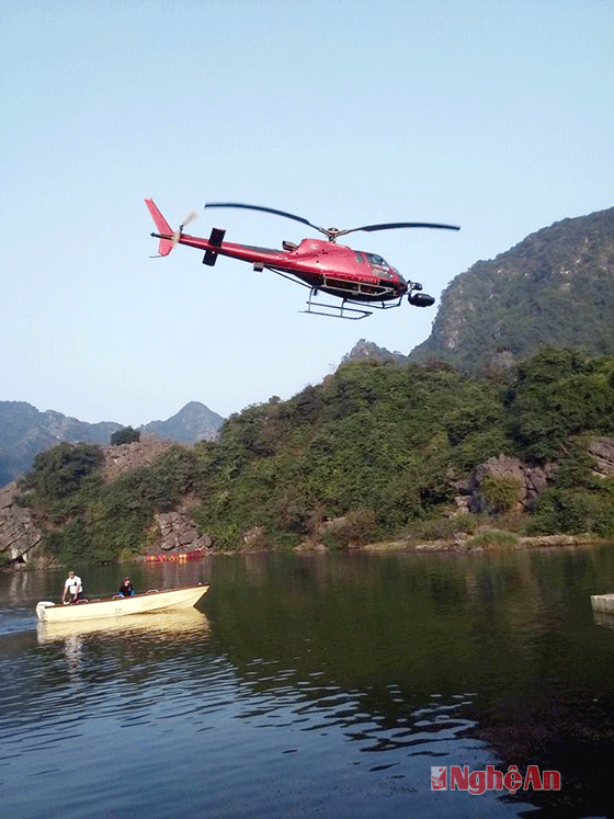 Chiếc trực thăng được dùng để quay những cảnh quay toàn cảnh.