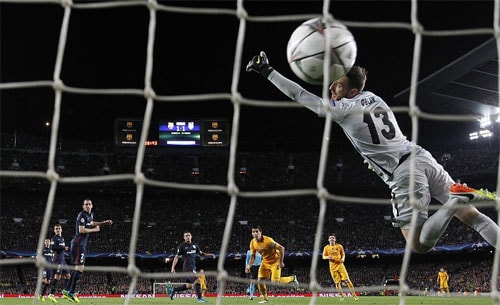 suarez-lap-cu-dup-barca-nguoc-dong-danh-bai-atletico-2