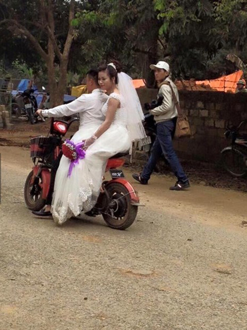  Hình ảnh về màn rước dâu độc của cặp đôi tại Nghệ An. 