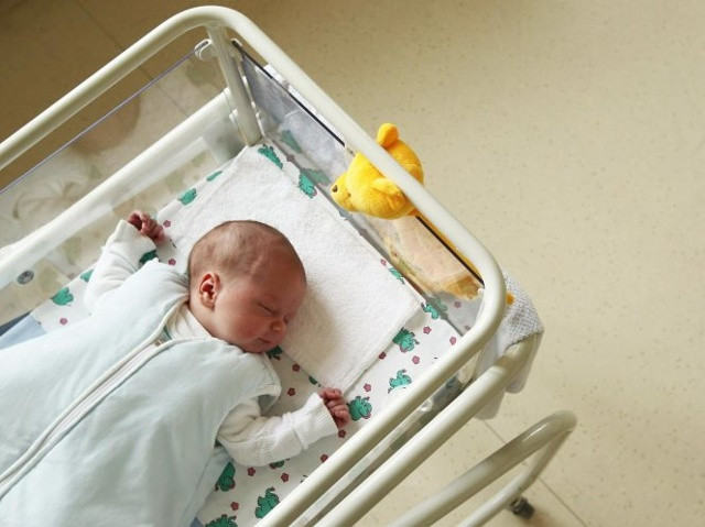 Các nhà nghiên cứu ở Bỉ nói 1/50 đàn ông ở Anh đang nuôi con không phải con ruột của họ mà không hay biết - Ảnh: Getty Images