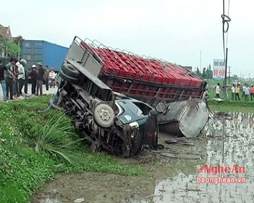 Hiện trường vụ tai nạn ( ảnh Mai Sao, đài Diễn Châu)