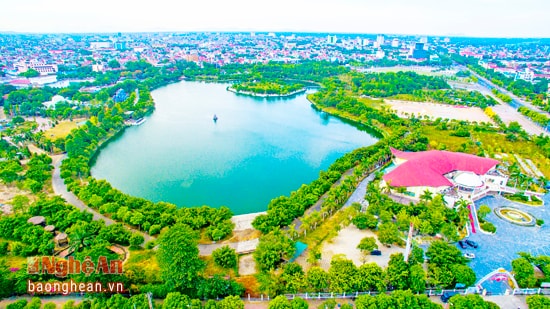 Công viên Trung tâm - lá phổi xanh của TP. Vinh. Ảnh: Sỹ Minh
