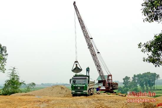 Bến cát trái phép tại khu vực Rạng xã Thanh Hưng (Thanh Chương).