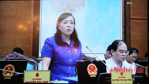 Bộ trưởng Bộ y tế Nguyễn Thị Kim Tiến đề cập đến vấn đề đóng bảo hiểm y tế
