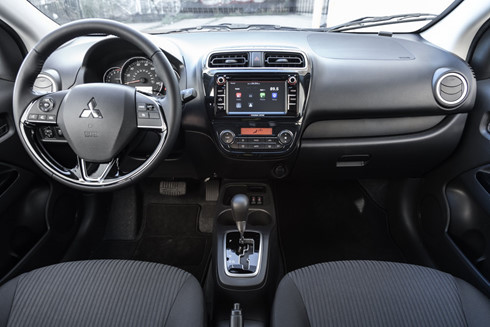  Phiên bản sedan của Mirage G4 có thể làm việc với hai hệ thống giải trí xe hơi thông minh từ Apple và Google