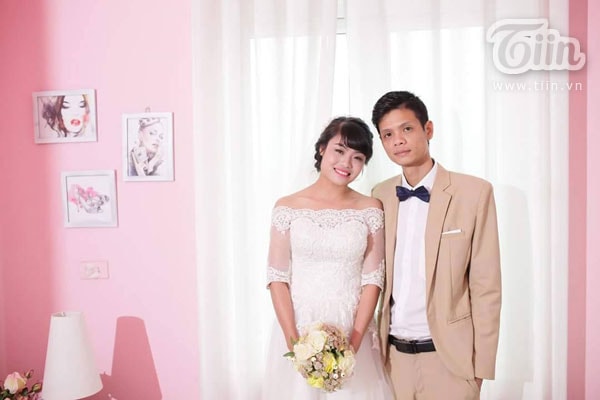 Chủ nhân của tấm thiệp cưới. Ảnh: NVCC