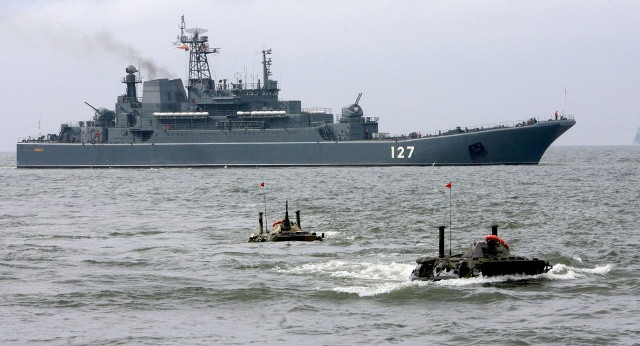 Tàu đổ bộ Minsk của Nga.